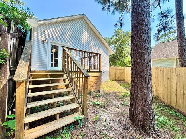 Building Photo - 10017 Foxrun Rd