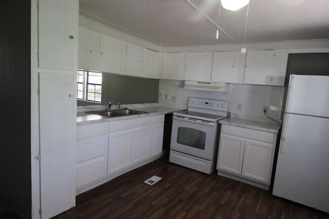 Building Photo - 8433 Pin Oak Rd