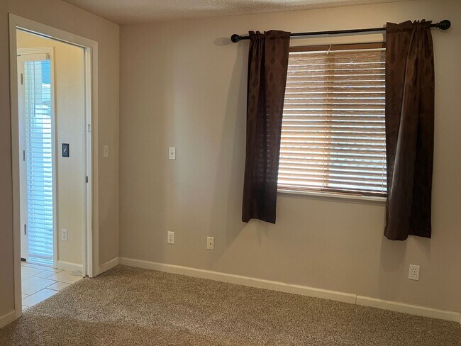 Building Photo - 3096 Deering Dr NW