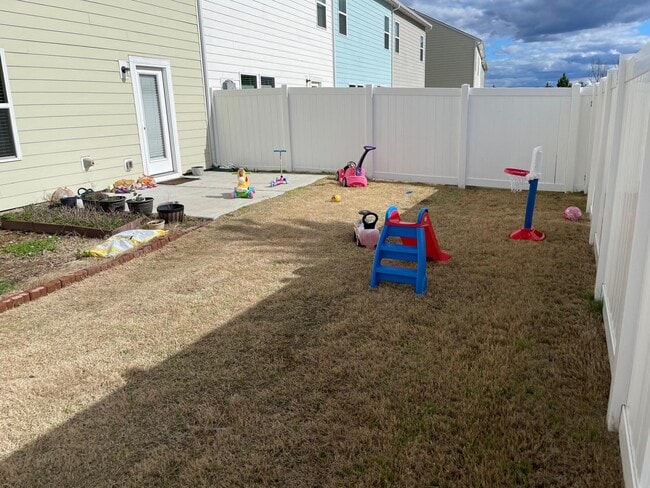 Building Photo - 8550 River Ridge Dr