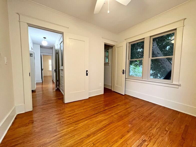 Building Photo - 347 N Colorado Pl