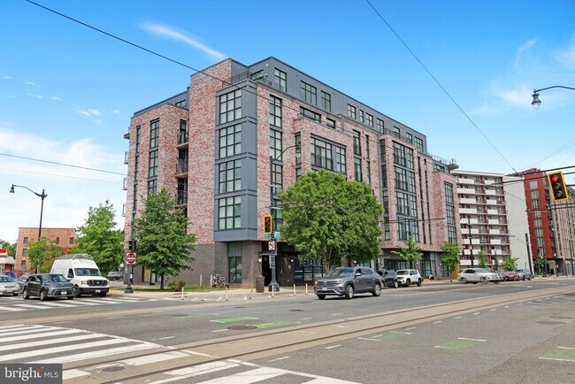Building Photo - 1402 H St NE