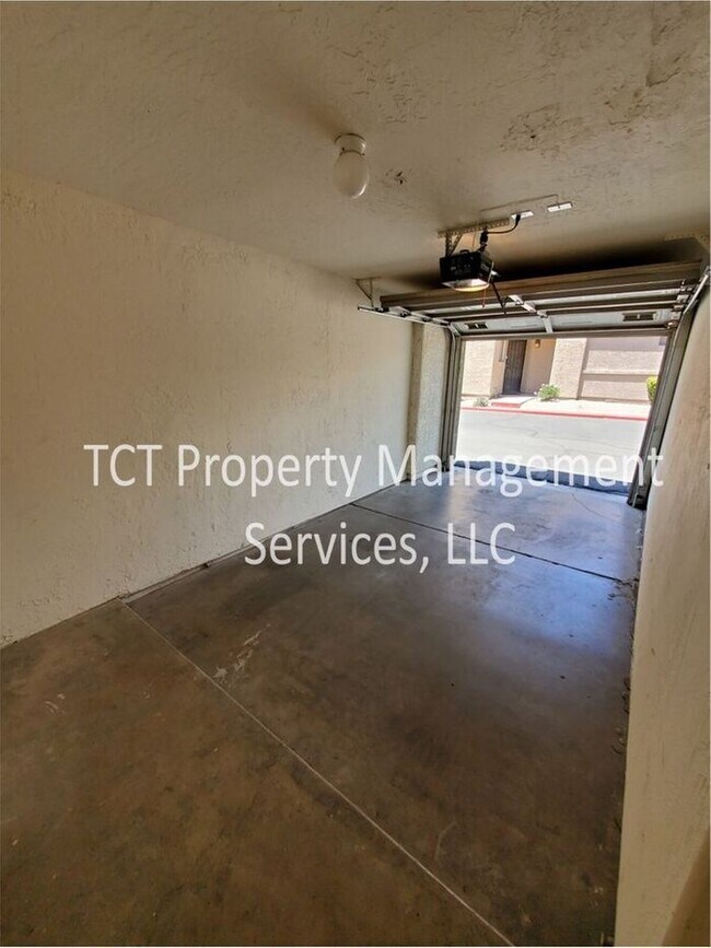 Building Photo - Great Condo in Great Location!