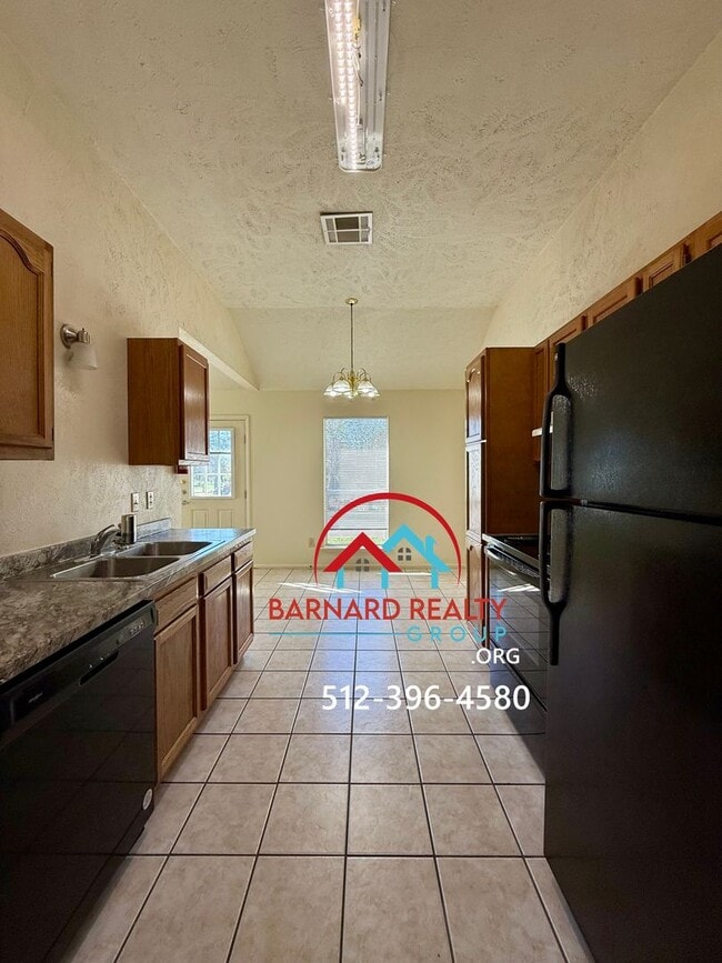 Building Photo - Available Now: 3 Bedroom, 2 Bath Stand Alone Home