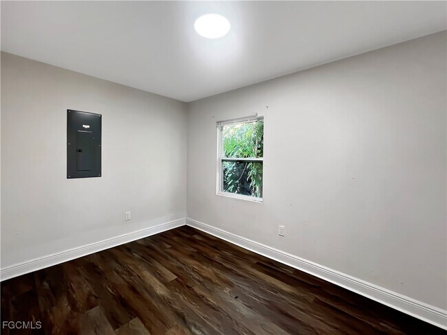 Building Photo - 27 Cypress St