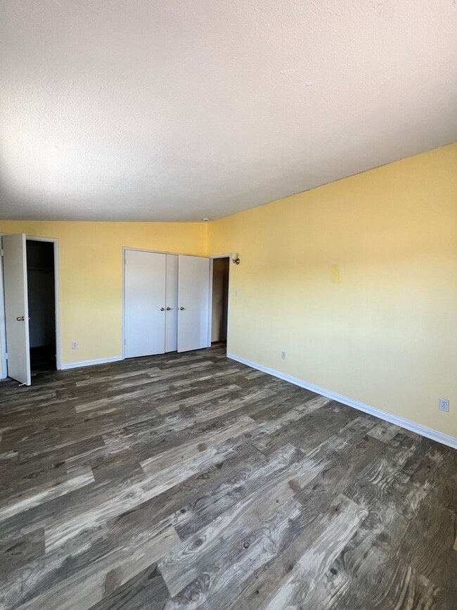 Building Photo - 1552 Elm Ave