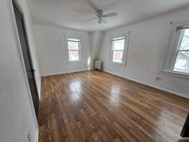 Building Photo - 327 Rustic Ave