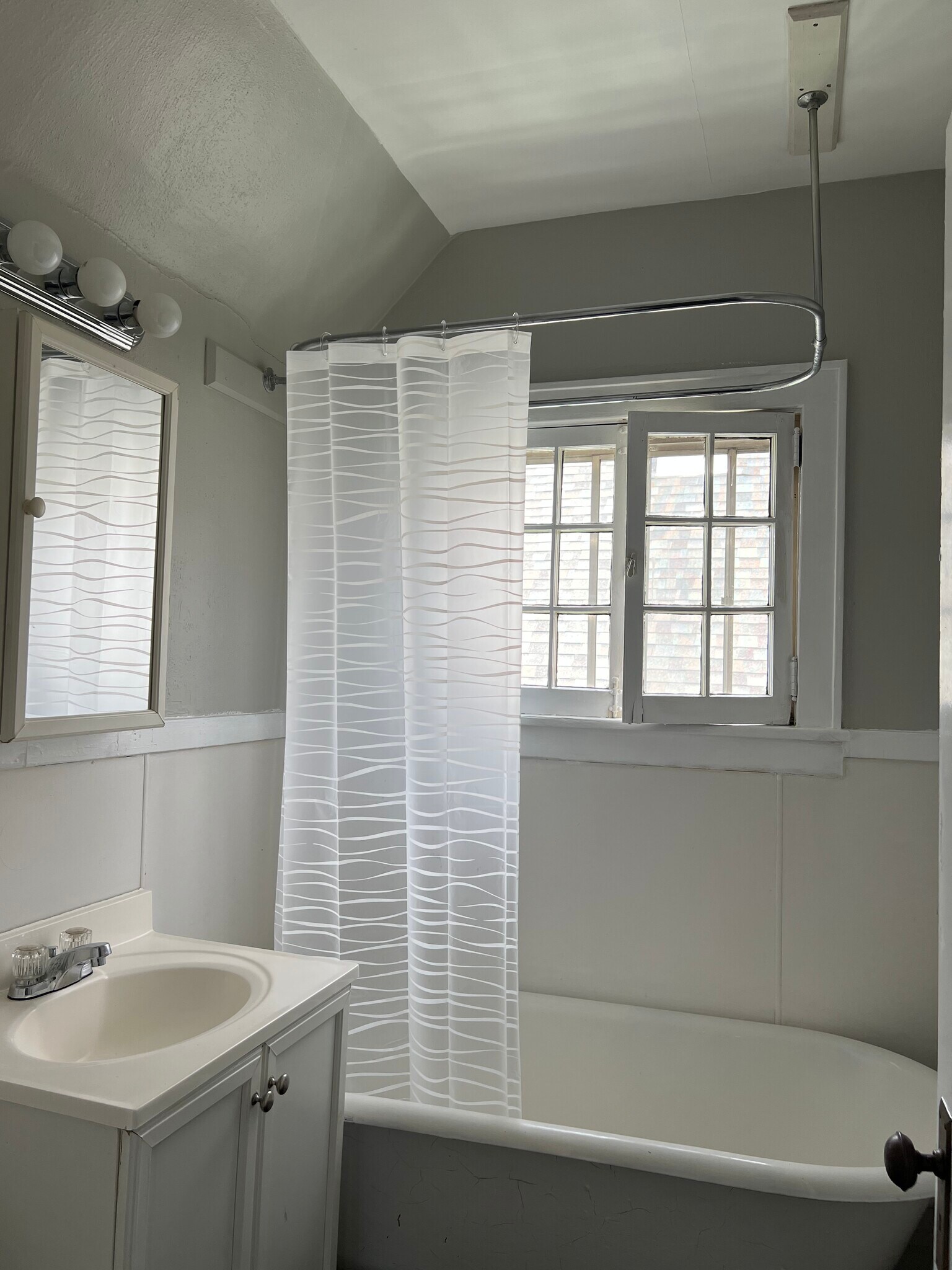 Bathroom - 568 Bird Ave