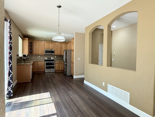 Building Photo - Gorgeous Reunion Home Features 4 Beds/2.5 Baths and Large Backyard. Close to Shopping, Dining and...