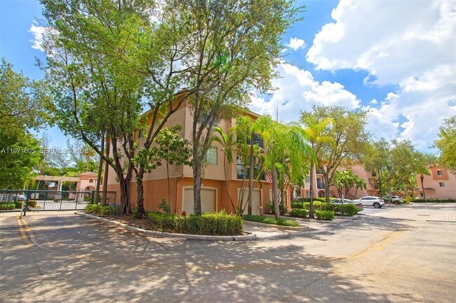 Building Photo - 2009 SE 10th Ave