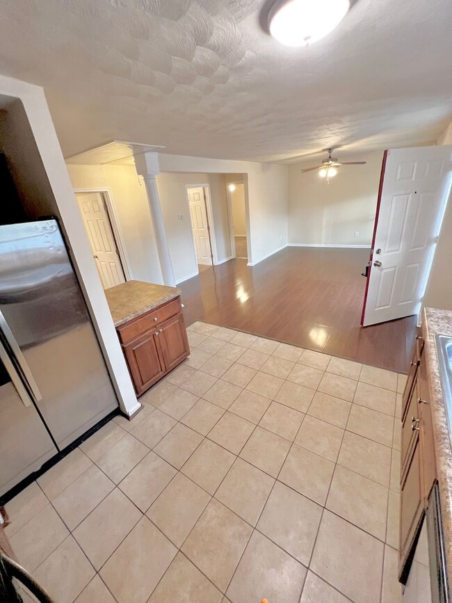 Building Photo - Renovated 4-bedroom, 2-bathroom home avail...