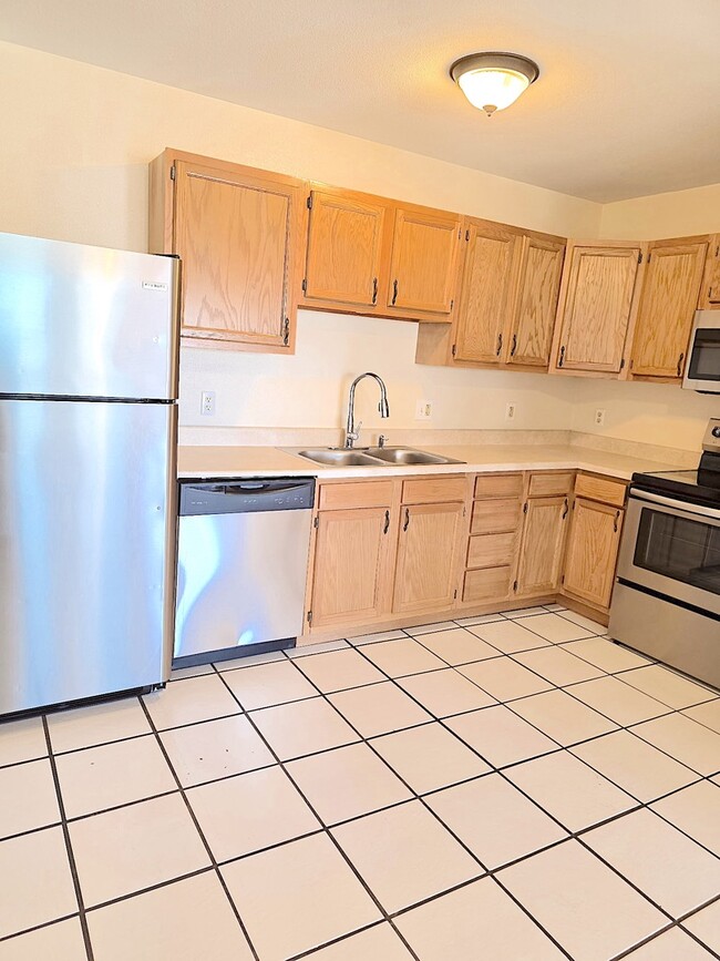 Building Photo - 129 Townsgate Plaza