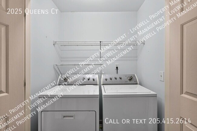 Building Photo - 2025 Queens Ct