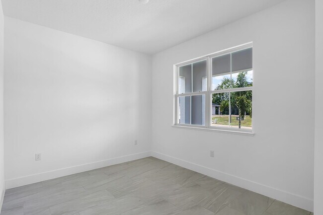 Building Photo - 1465 Stonecliff Dr