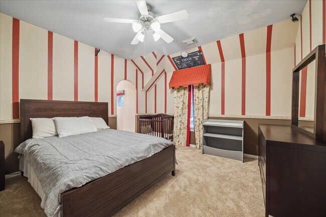 Building Photo - 18063 Crescent Royale Way