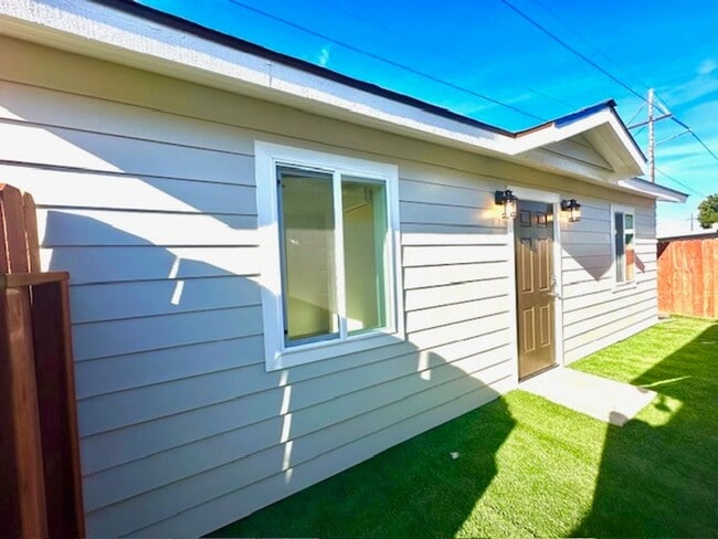 Building Photo - Brand New ADU in Oceanside