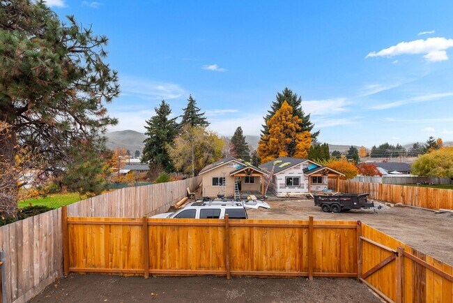 Building Photo - 460 N James Ave