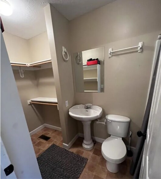 Building Photo - 225 Charger Ln