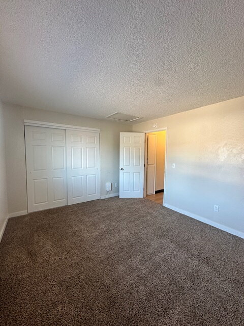 Building Photo - 2-Bedroom Upstairs Corner Unit; 1-Bath