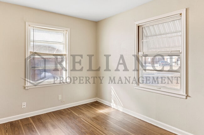 Building Photo - 628 S Mission Rd