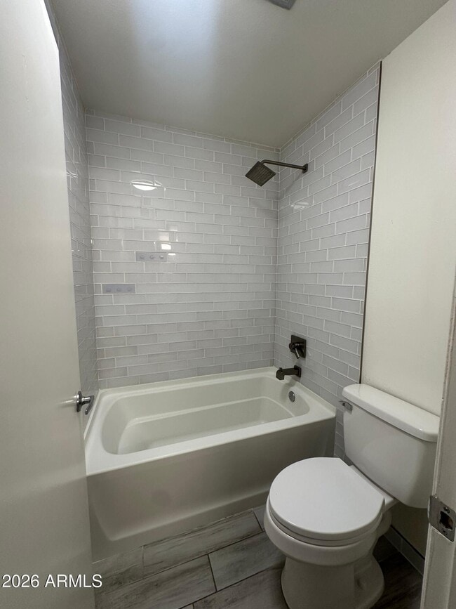 Building Photo - 5525 E Thomas Rd