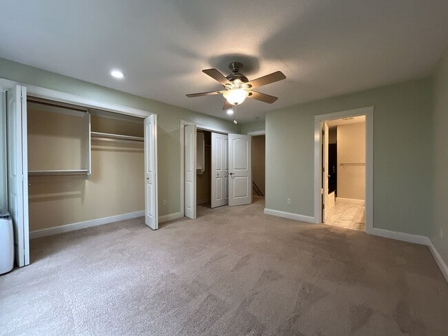 Building Photo - Modern Townhome Near OHSU with 3 Bedrooms Each with Private En-Suite Bath