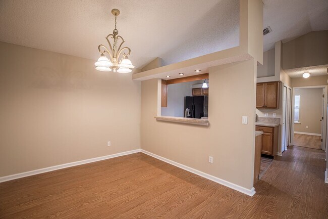 Building Photo - HIllcrest