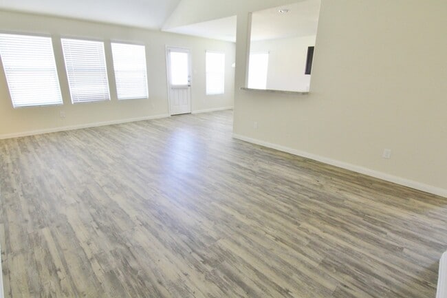 Building Photo - 33 Santa Barbara Dr
