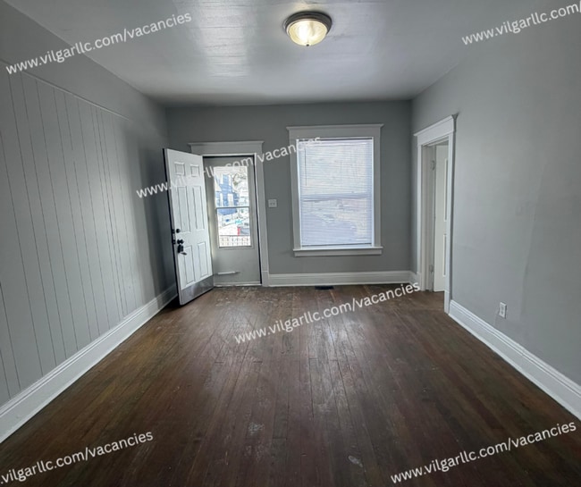 Building Photo - 3 Large Bedrooms • 1 Updated Bathroom house in Hammond, IN