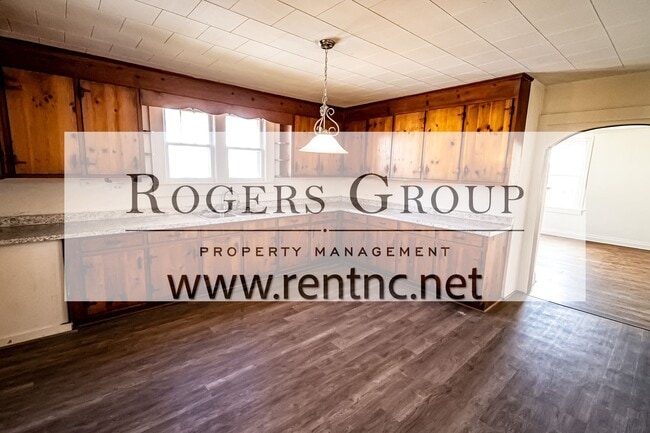 Building Photo - 325 Alexander Ave