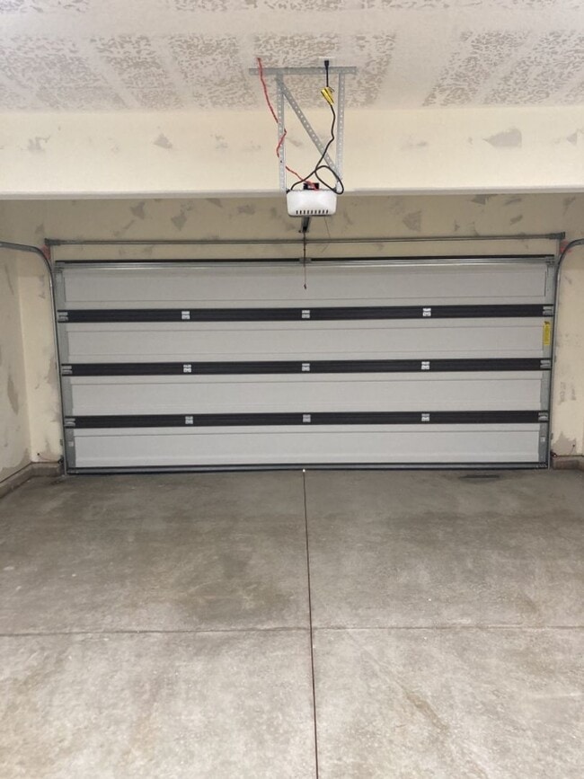 Building Photo - 3 Bed - 2.5 Bath, Newer Construction Large Condo - 2 Car Garage