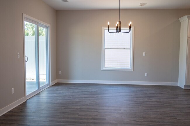 Building Photo - 8452 Oak Shade Cir