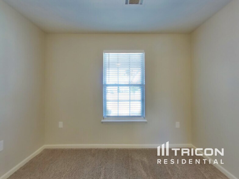 Building Photo - 1809 Daniel Ct