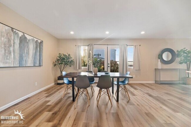 Building Photo - Charming 3Bdm 3Ba Unfurnished Home with Pa...