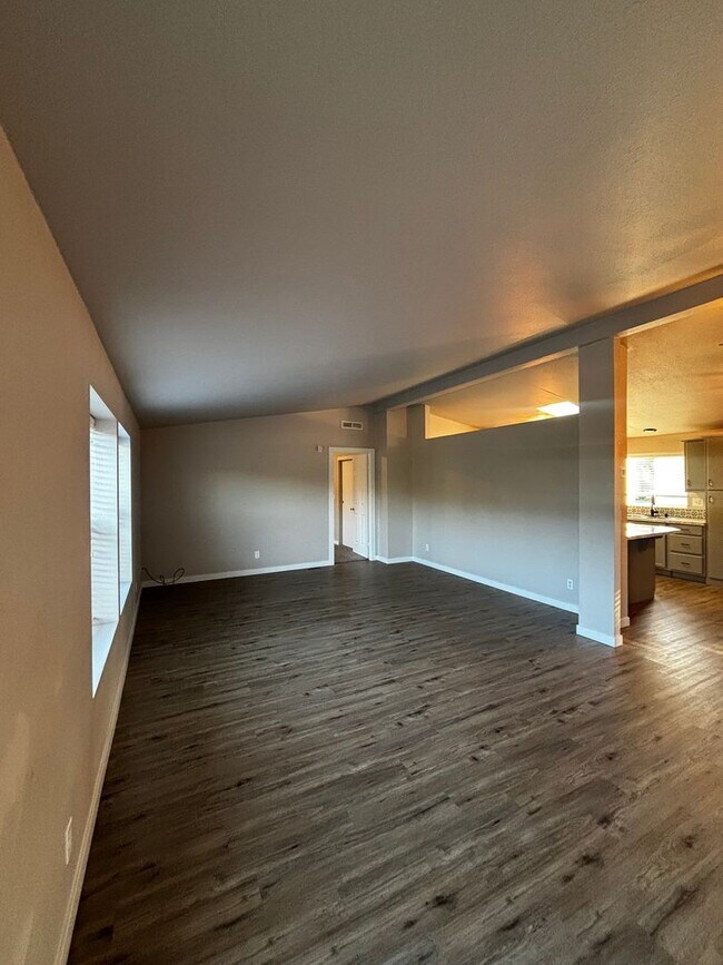 Building Photo - 208 Central Ave