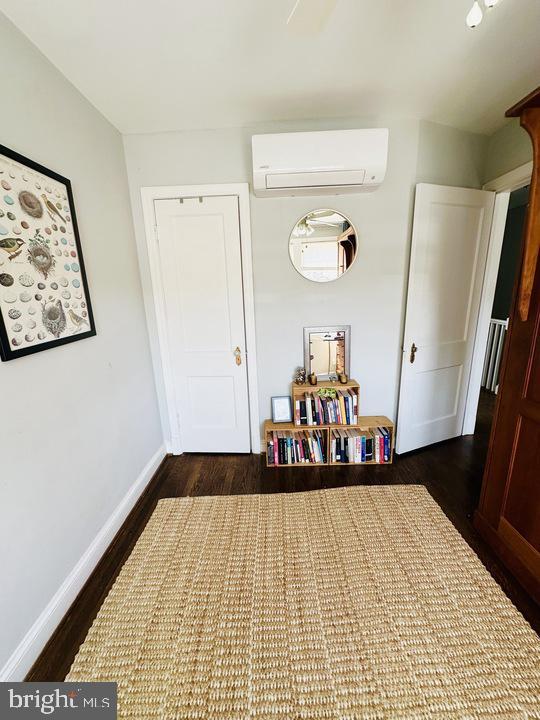 Building Photo - 1911 D St NE