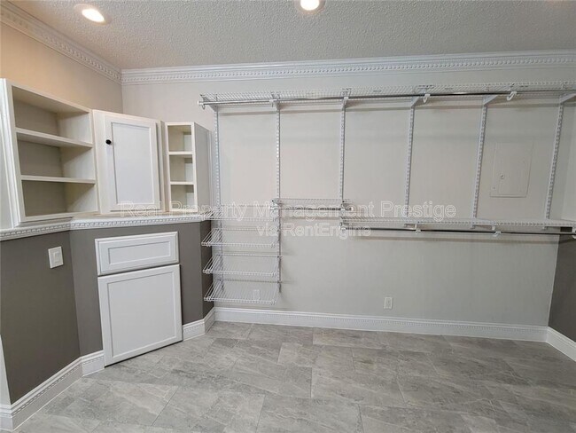 Building Photo - 2419 Stonecrest Dr