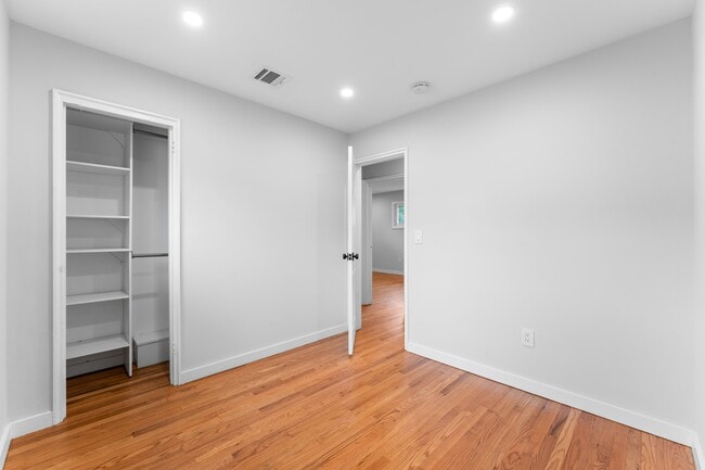 Building Photo - 8 Brook Way