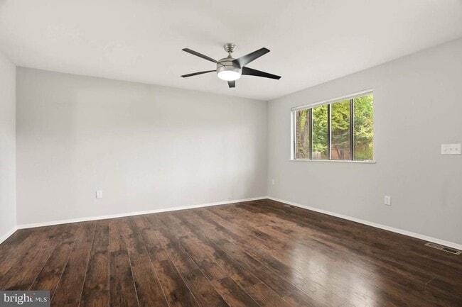 Building Photo - 1382 Almond Dr