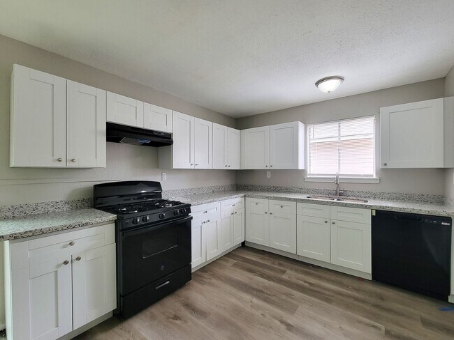 Building Photo - REMODELED 3 BEDROOM LEASE HOME WITH ALL THE UPGRADES THROUGHOUT. COME TAKE A LOOK AT THIS