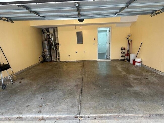 Building Photo - 3352 Chastain Gardens Dr NW