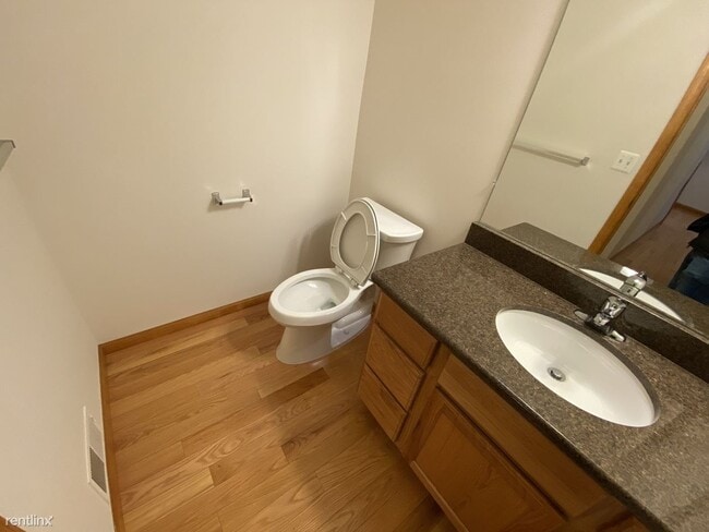 Building Photo - 3 br, 2.5 bath Townhome - 2112 Liberty Hts