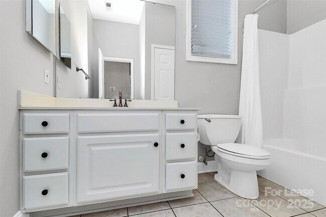 Building Photo - 793 Garden District Dr