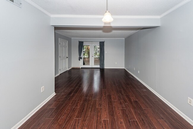 Building Photo - 3 Bedroom 2.5 Bath Condo in Parsonage Poin...