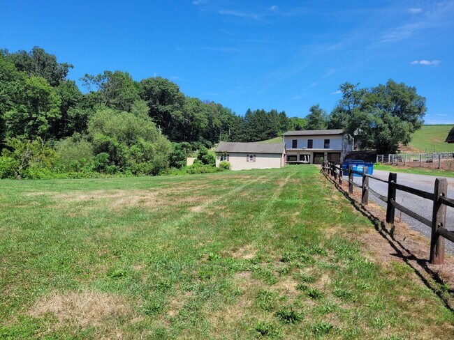 Building Photo - 46 Tritch Ln