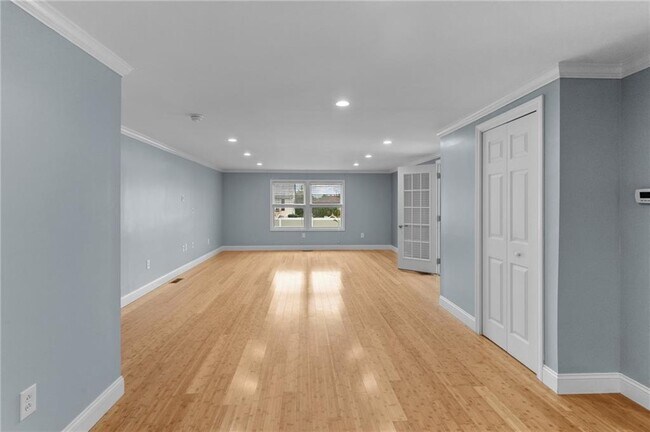 Building Photo - 10 Cooke Pl