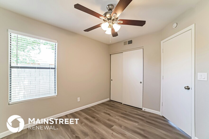 Building Photo - 4010 N 88th Ave