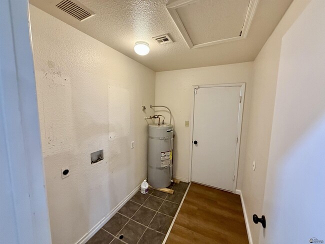 Building Photo - 4590 W 19th Pl