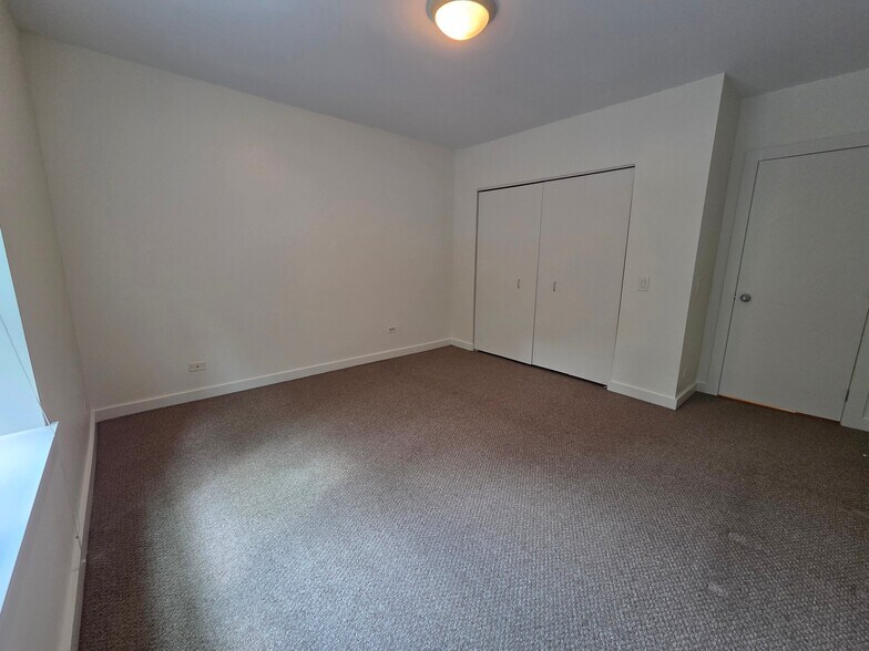 Building Photo - 2220 W Maypole Ave