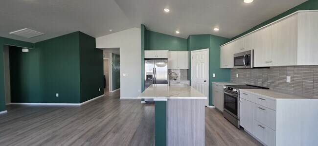 Building Photo - 2949 N Rocky Btm Wy